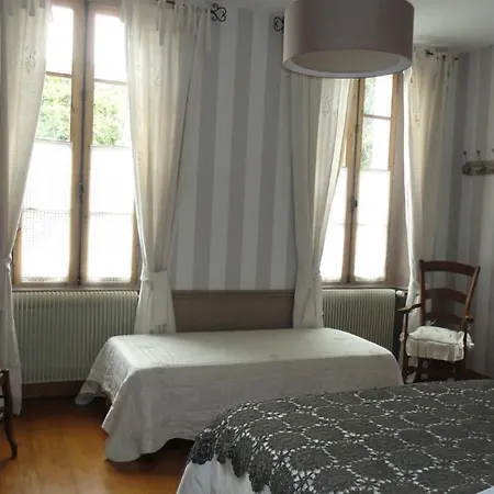 Les 2 Madeleine Couette-café 3*